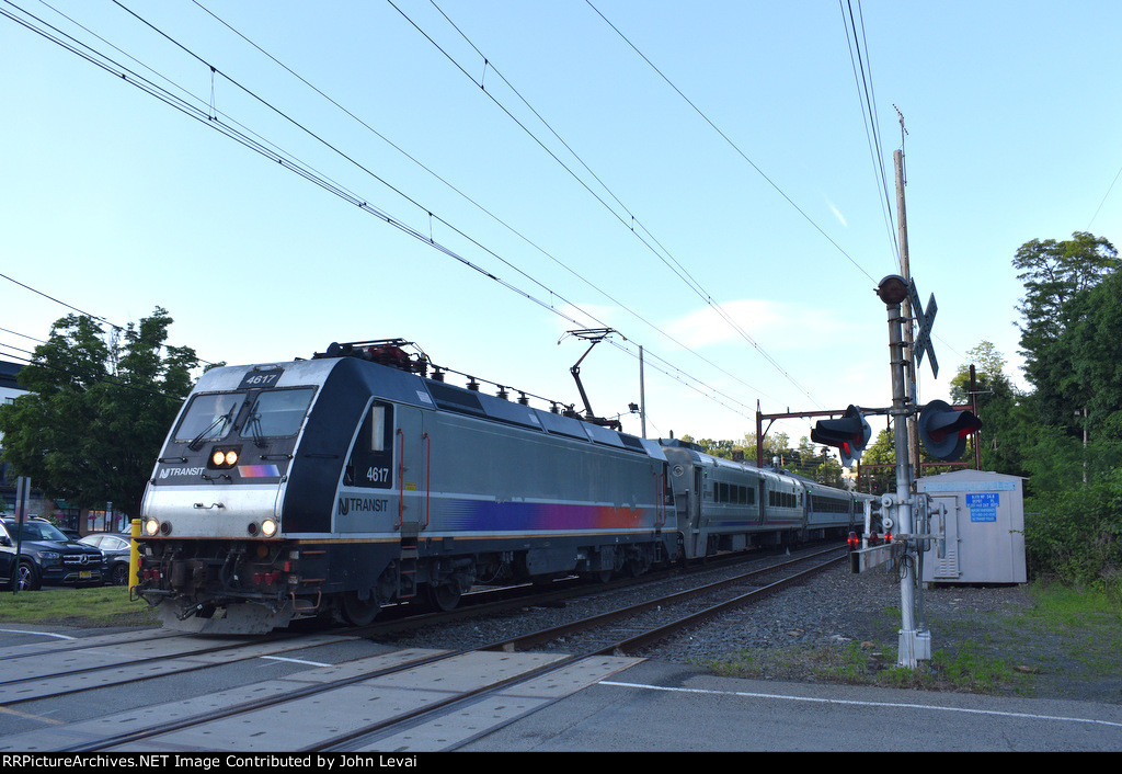 JT Train # 6437, being led by ALP-46 # 4617 heading out of the station to Gladstone 